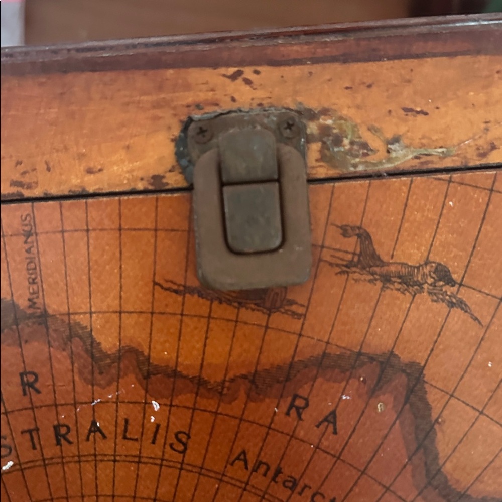 Antique chest - Picture 14 of 15